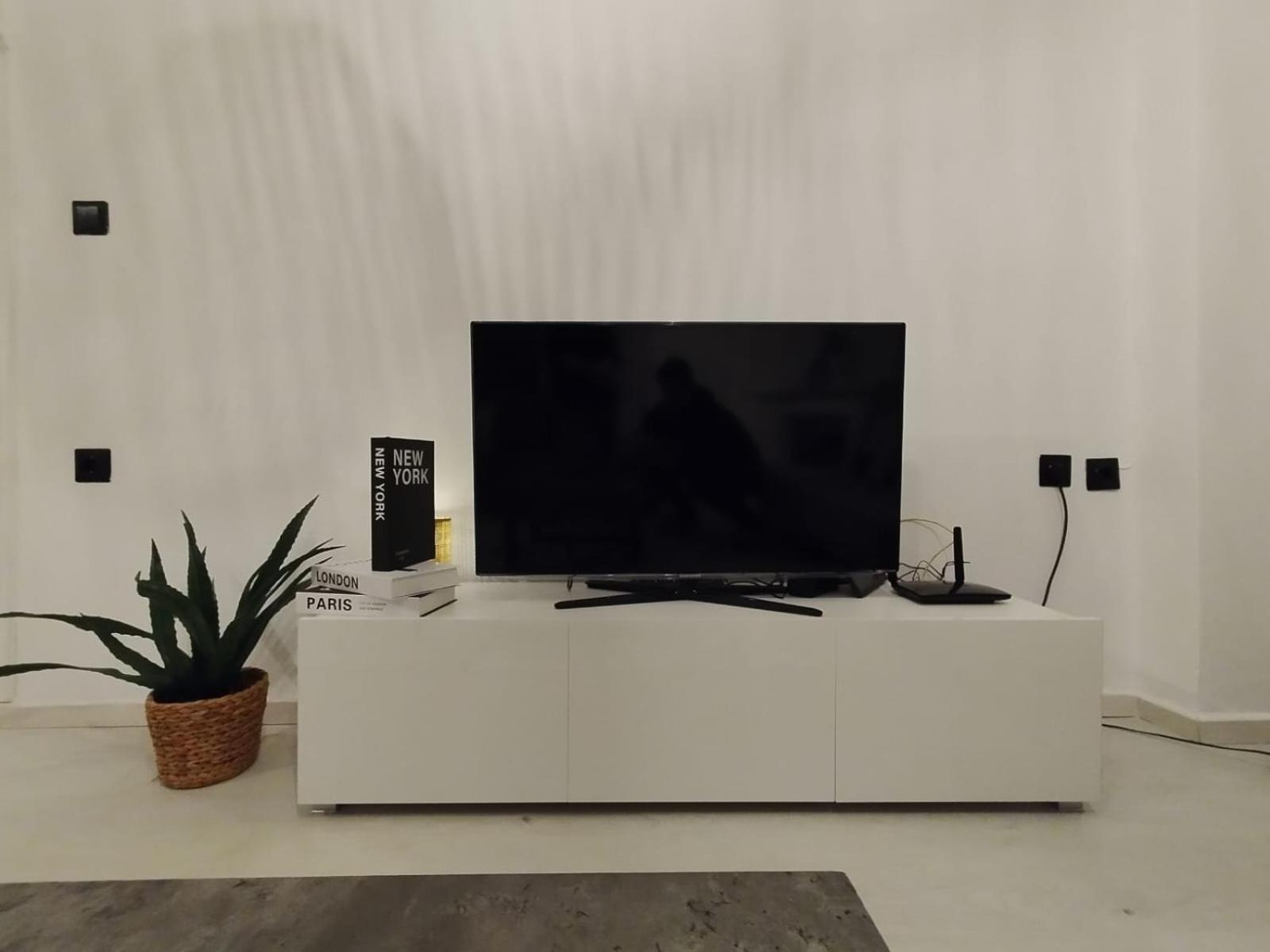 Black N' White Cozy Housegarden 알렉산드로폴리스 외부 사진