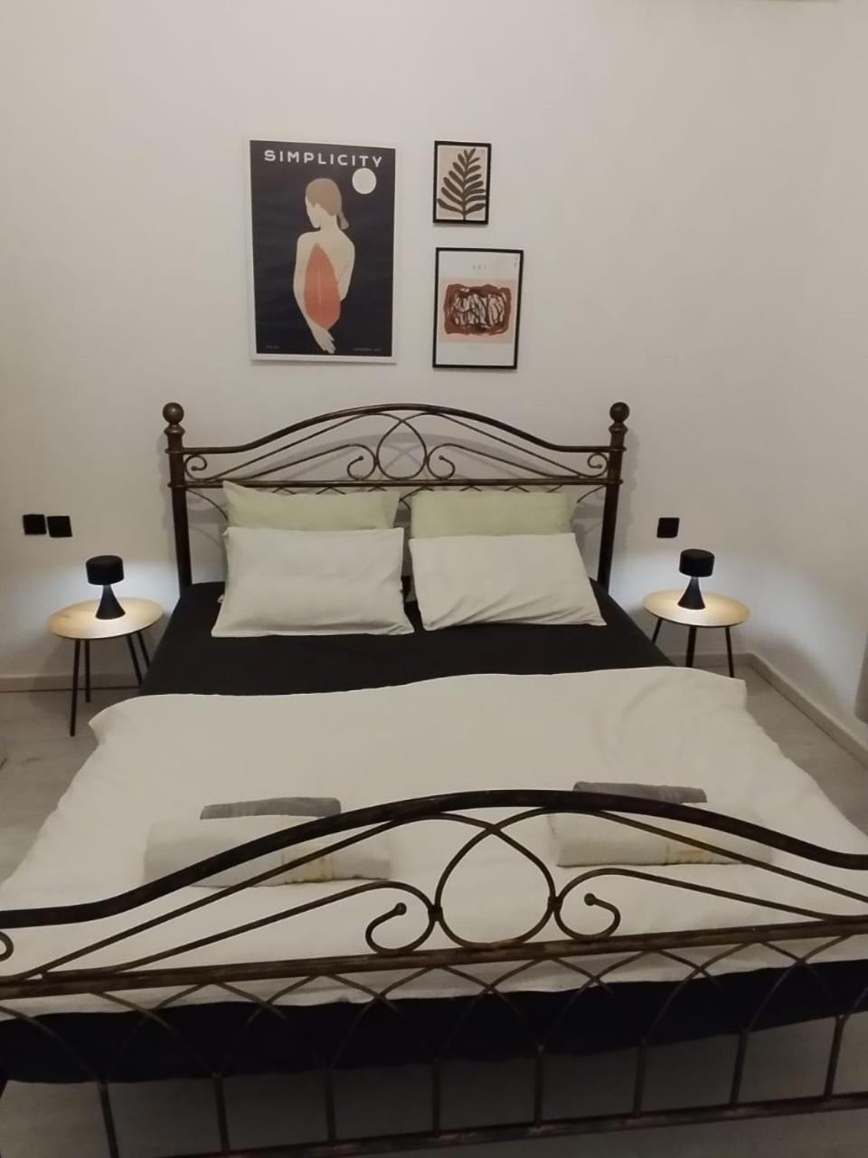 Black N' White Cozy Housegarden 알렉산드로폴리스 외부 사진