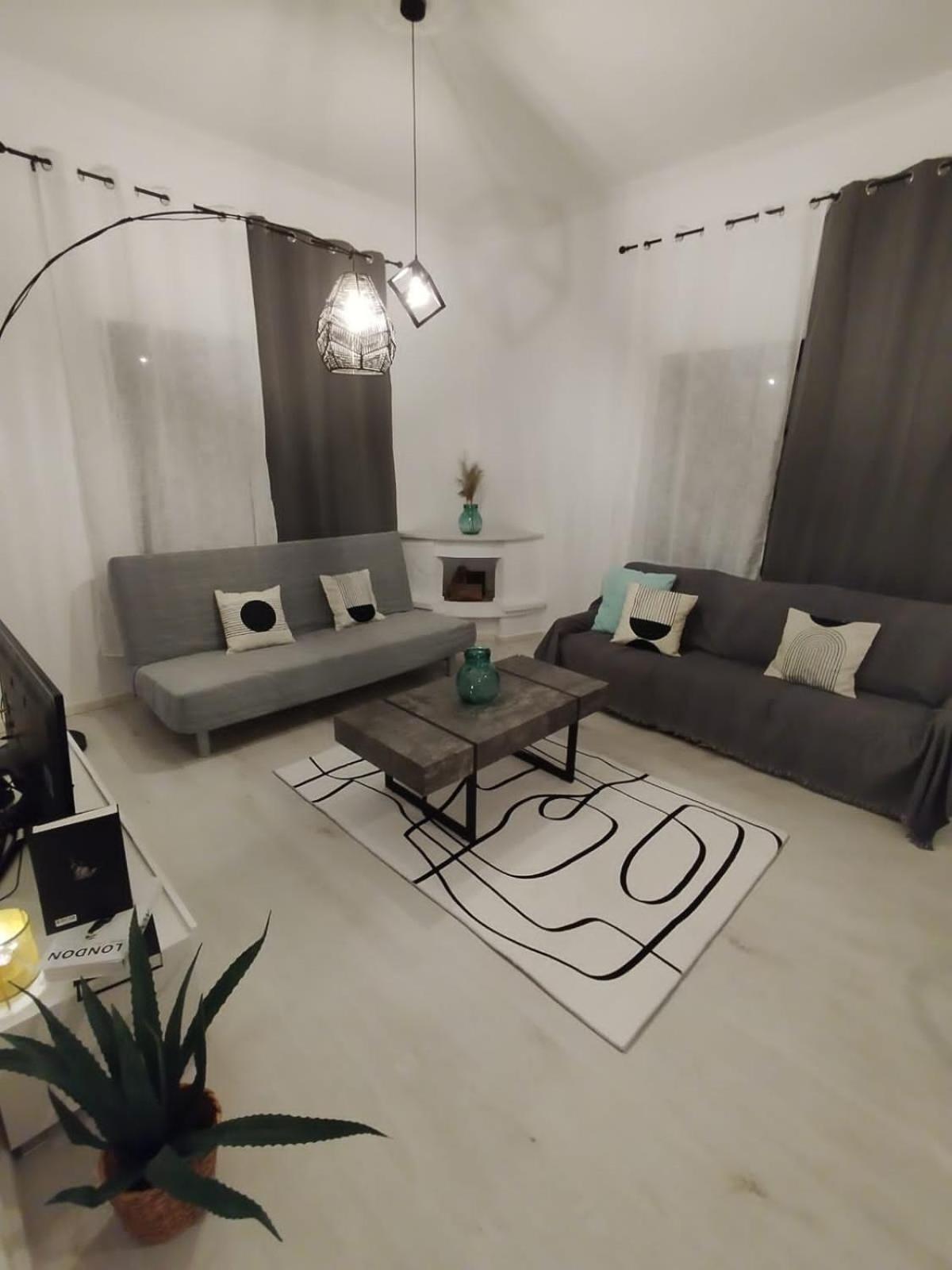Black N' White Cozy Housegarden 알렉산드로폴리스 외부 사진